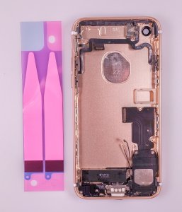 Kryt batérie + stredový kryt iPhone 7 (4,7) originálna farba zlatá - OBSAHUJE