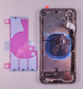 Kryt batérie + stredový kryt iPhone XS MAX originálnej farby čierny - OBSAHUJE